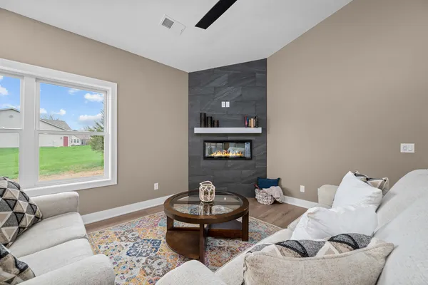 $395,000 | 1266 33rd Ave Circle, Silvis, IL 61282