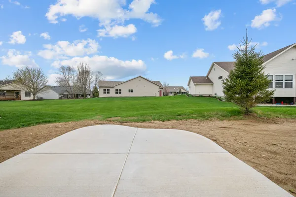 $395,000 | 1266 33rd Ave Circle, Silvis, IL 61282