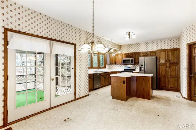 $530,000 | 719 Carman Meadows Drive South, Manchester, MO 63021