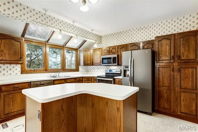 $530,000 | 719 Carman Meadows Drive South, Manchester, MO 63021