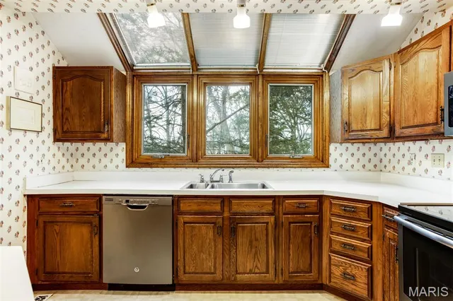 $530,000 | 719 Carman Meadows Drive South, Manchester, MO 63021