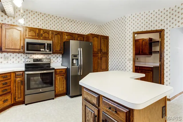 $530,000 | 719 Carman Meadows Drive South, Manchester, MO 63021