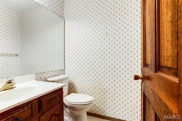 $530,000 | 719 Carman Meadows Drive South, Manchester, MO 63021