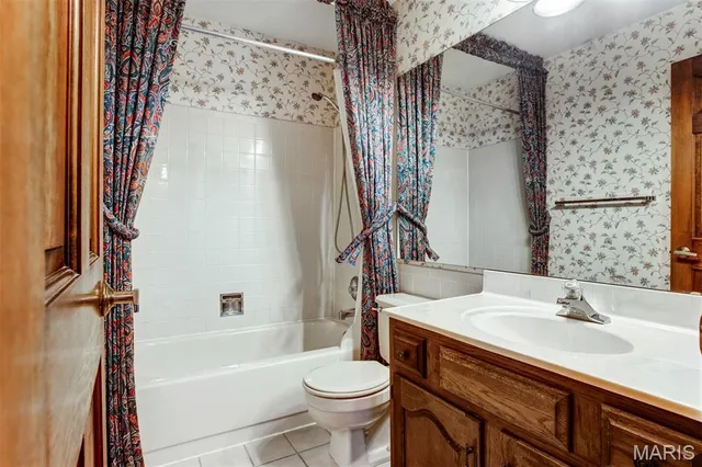 $530,000 | 719 Carman Meadows Drive South, Manchester, MO 63021