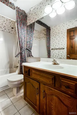 $530,000 | 719 Carman Meadows Drive South, Manchester, MO 63021