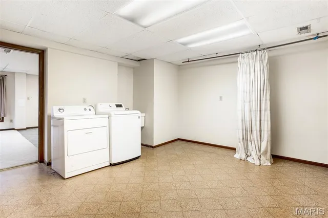 $530,000 | 719 Carman Meadows Drive South, Manchester, MO 63021