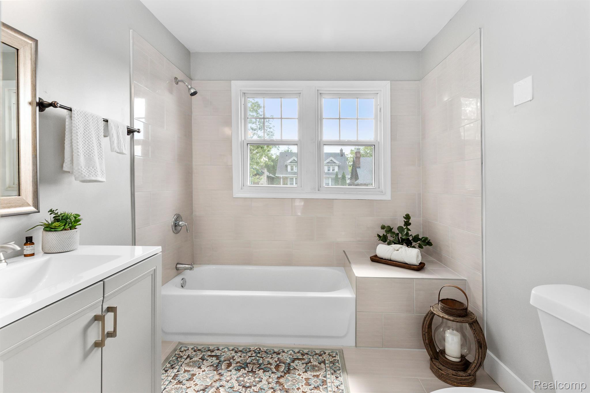 1170 Atkinson Street Detroit, MI 48202 - Photo 24 of 42 Second Floor Bathroom