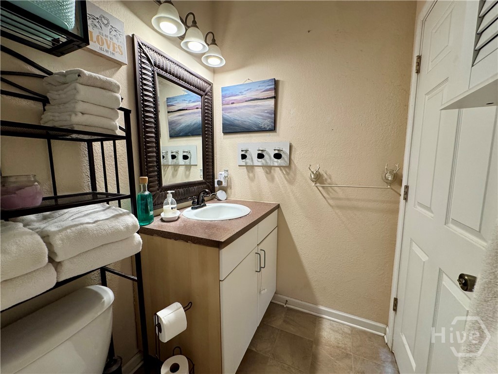 160 Ethridge Place Gray, GA 31032 - Photo 25 of 34 Primary Ensuite Bathroom