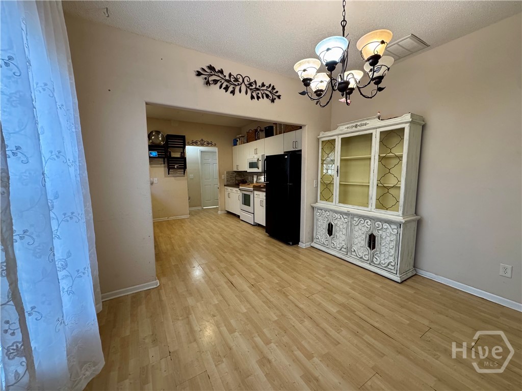 160 Ethridge Place Gray, GA 31032 - Photo 6 of 34 Dining Area