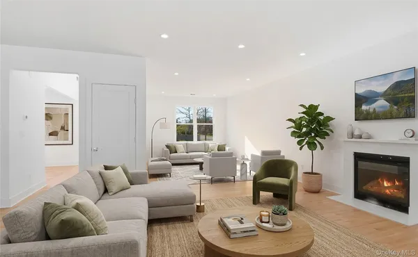 $2,388,800 | 16 Otsego Place, Jericho, NY 11753