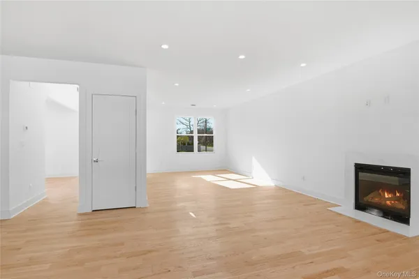 $2,390,000 | 16 Otsego Place, Jericho, NY 11753