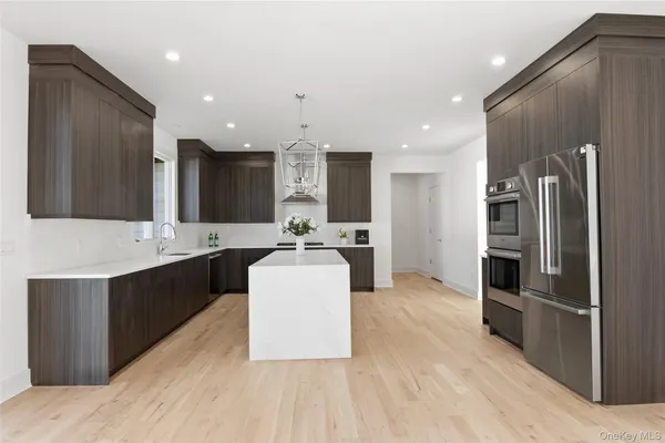 $2,390,000 | 16 Otsego Place, Jericho, NY 11753