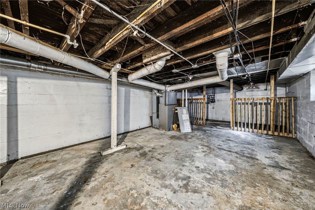 1637 Holyrood Road Cleveland, OH 44106 - Photo 13 of 50