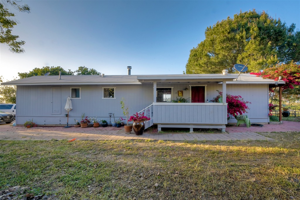 31094 Rodriguez Road Escondido, CA 92026 - Photo 2 of 24 Gallery Image 2