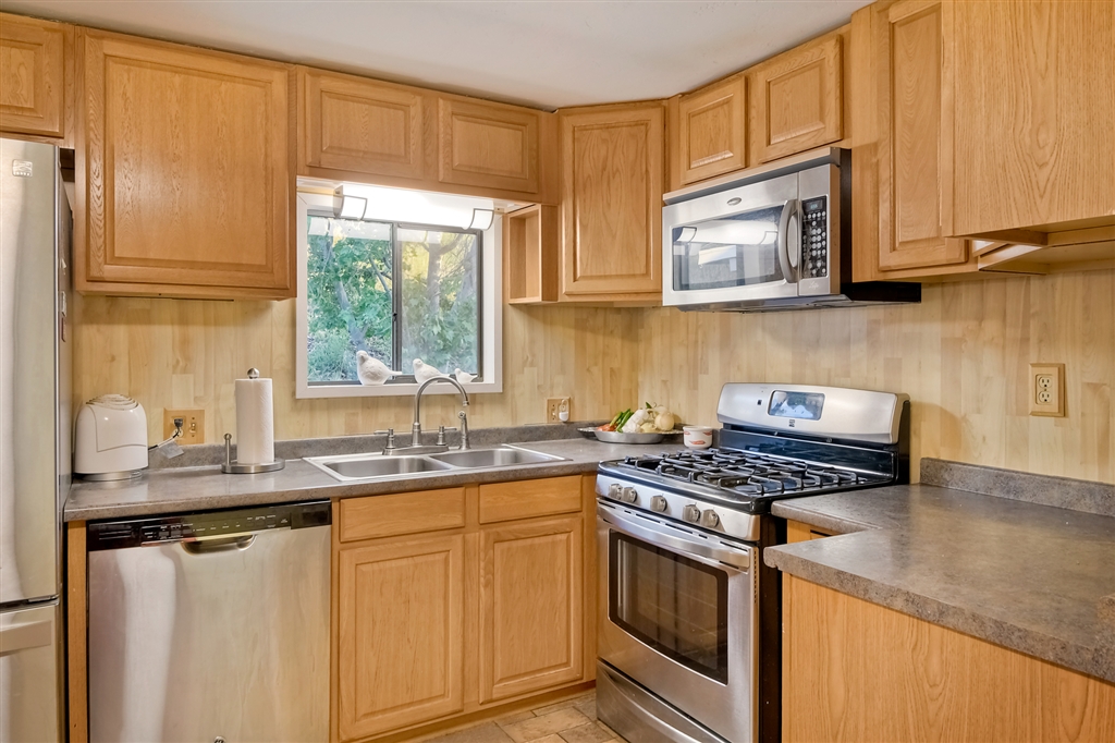 31094 Rodriguez Road Escondido, CA 92026 - Photo 6 of 24 Gallery Image 6