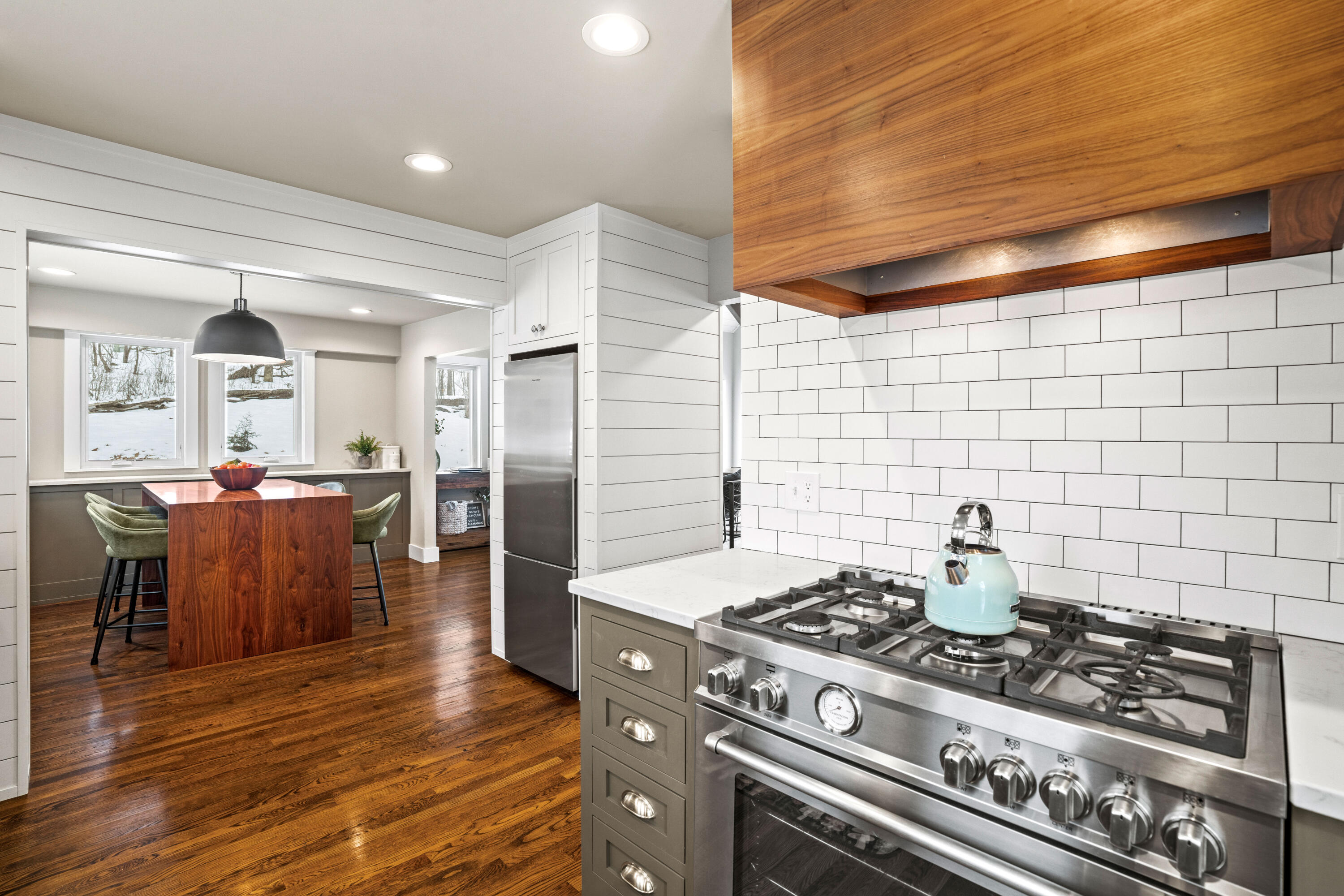 N55-w30923 County Rd K Hartland, WI 53029 - Photo 13 of 55 kitchen