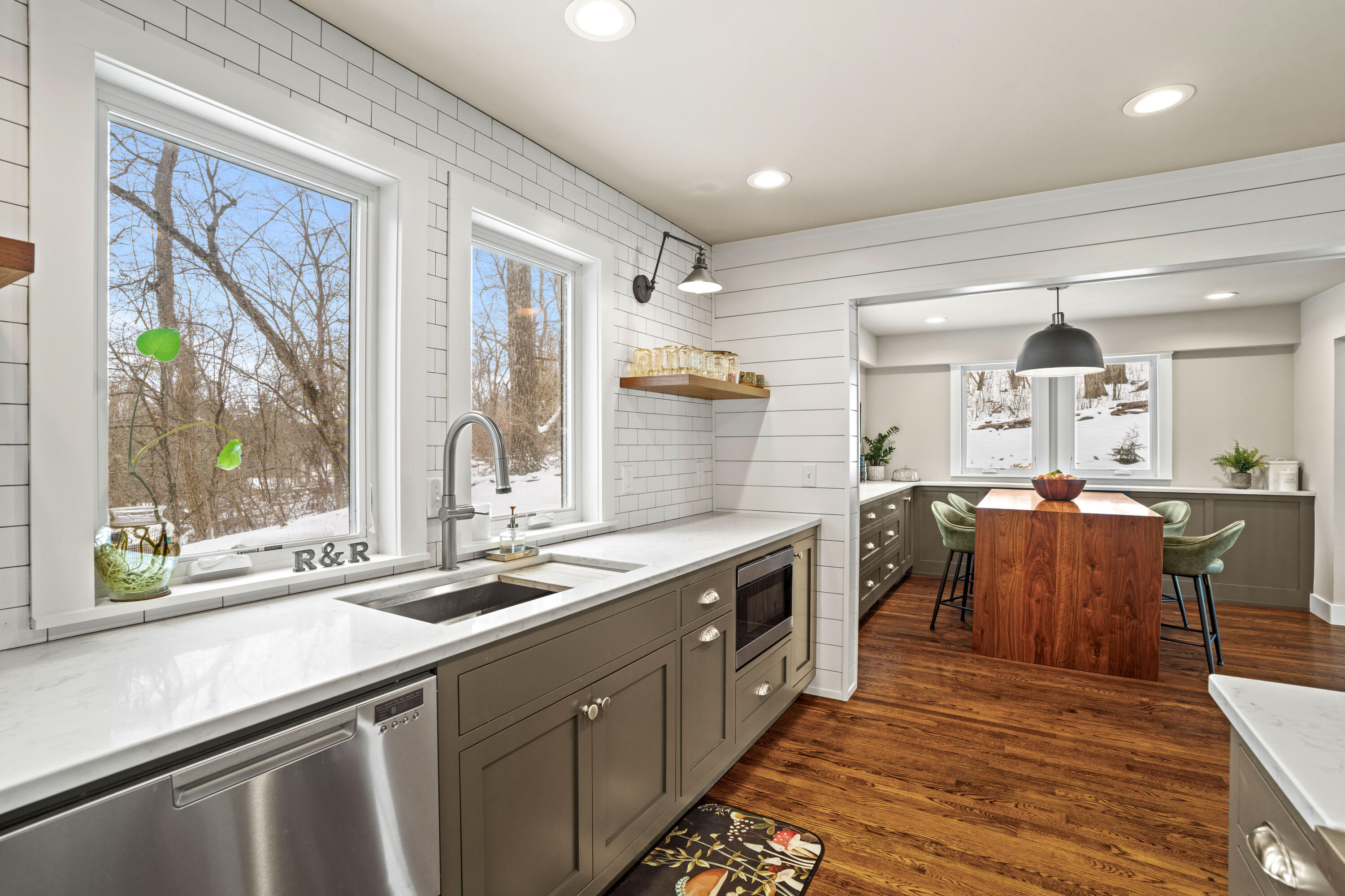 N55-w30923 County Rd K Hartland, WI 53029 - Photo 14 of 55 kitchen