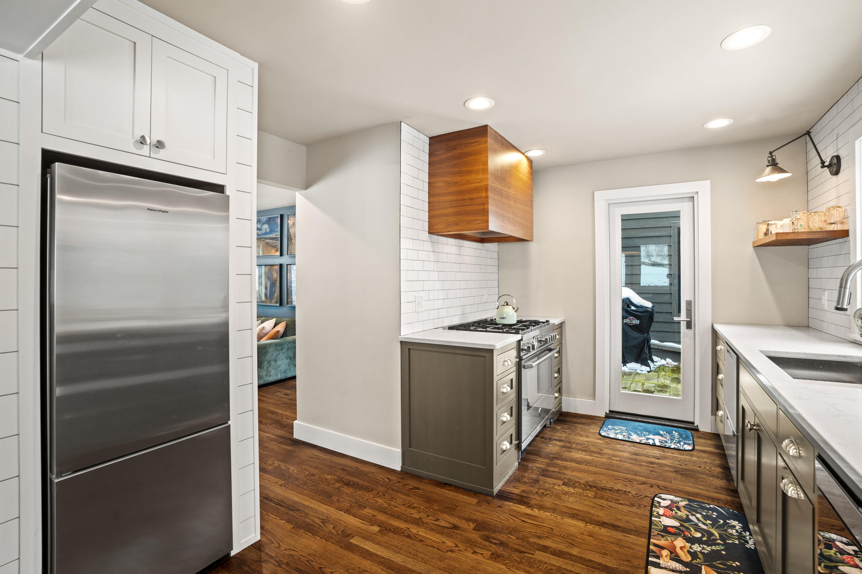 N55-w30923 County Rd K Hartland, WI 53029 - Photo 15 of 55 kitchen