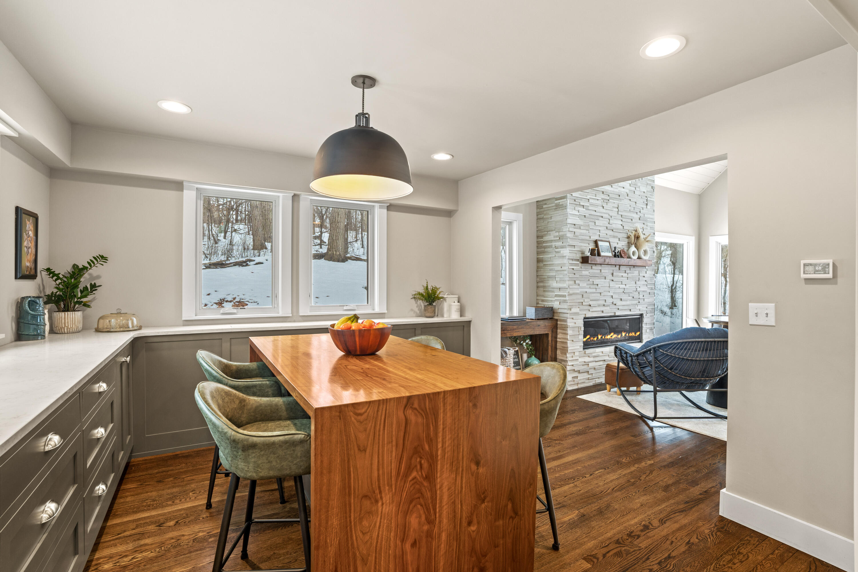 N55-w30923 County Rd K Hartland, WI 53029 - Photo 18 of 55 built-in table