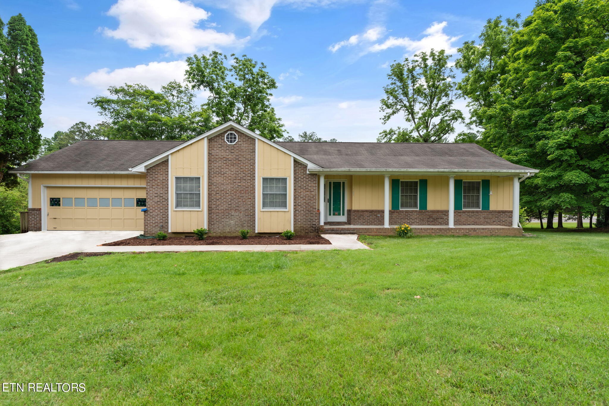103 Naples Lane Oak Ridge, TN 37830 - Photo 1 of 33 Gallery Image 1