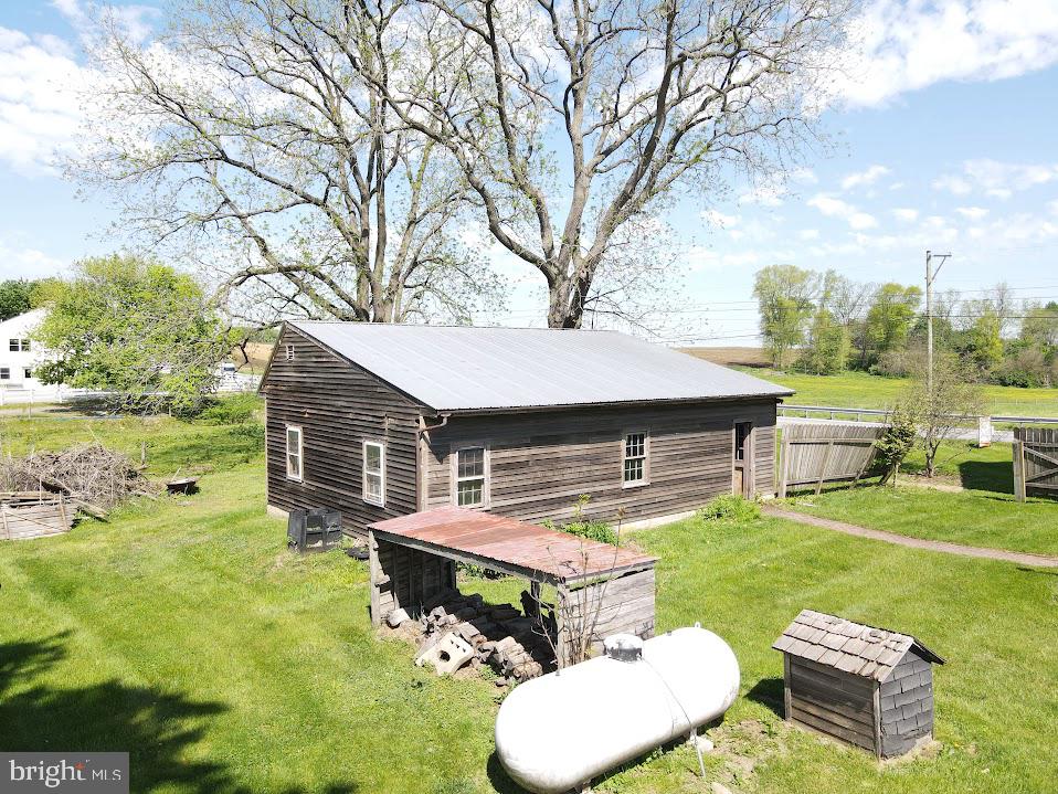 736 Strasburg Road Paradise, PA 17562 - Photo 33 of 87 a backyard of a house with table and chairs