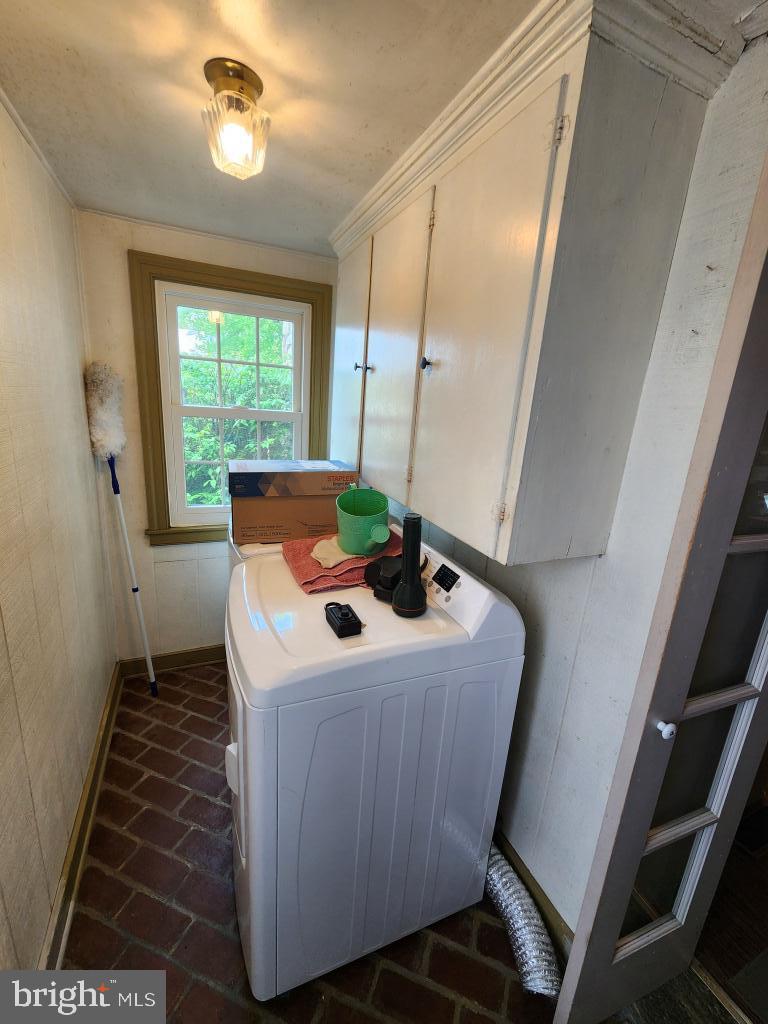 736 Strasburg Road Paradise, PA 17562 - Photo 84 of 87 a bed sitting in a bedroom next to a window
