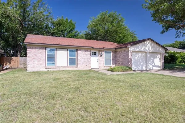 $2,095 | 5709 Denise Drive, Haltom City, TX 76148