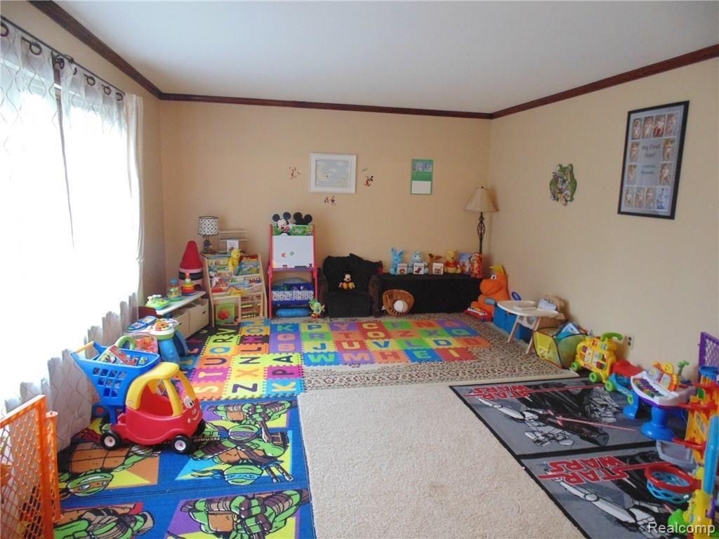 3909 Terrybrook Road West Bloomfield, MI 48322 - Photo 10 of 32 DSC03267.JPG