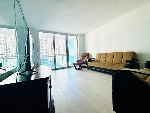 $2,995 | 3001 South Ocean Drive, Unit 645, Hollywood, FL 33019