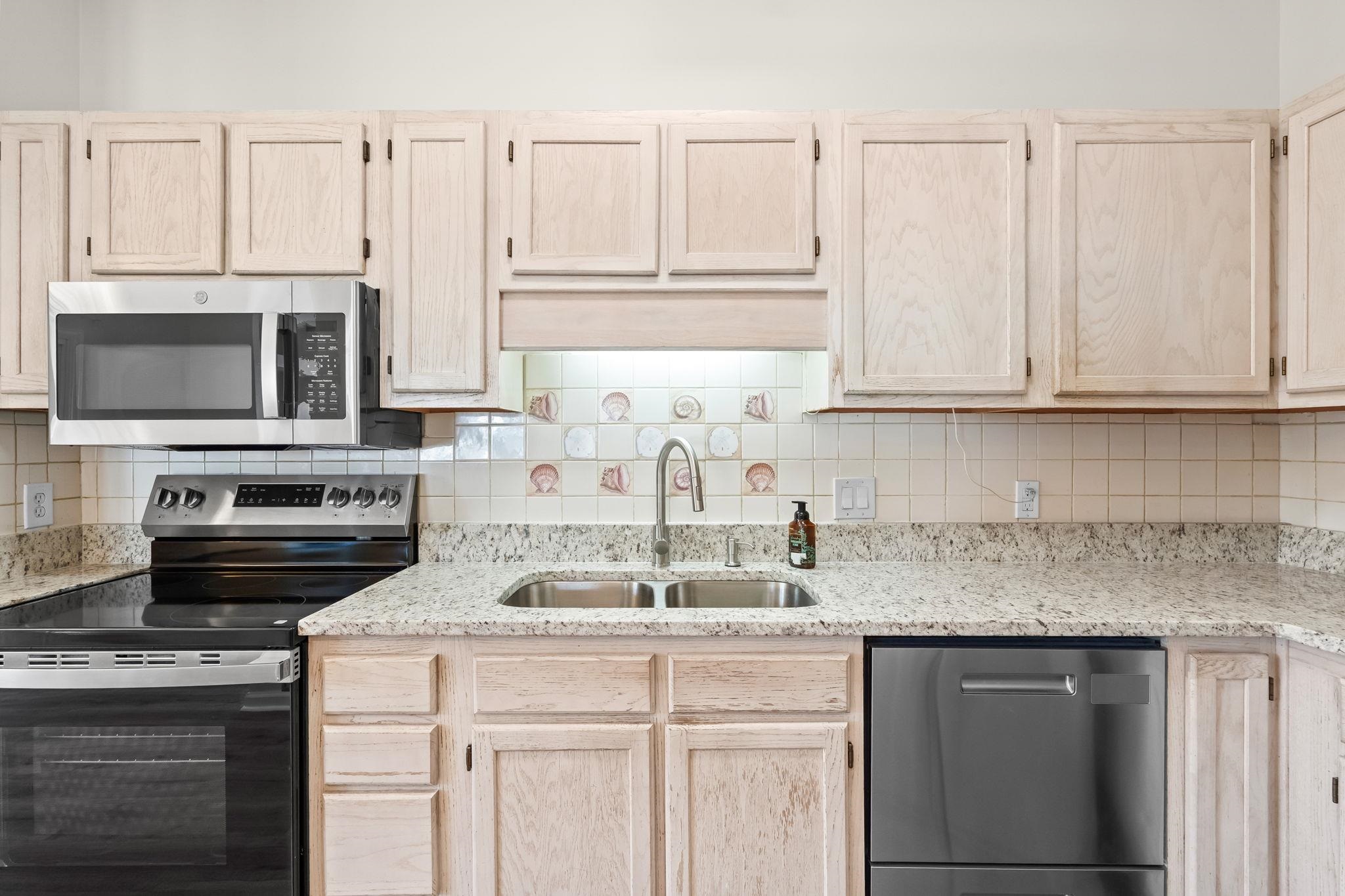 9673 Kings Grant Drive Murrells Inlet, SC 29576 - Photo 10 of 36