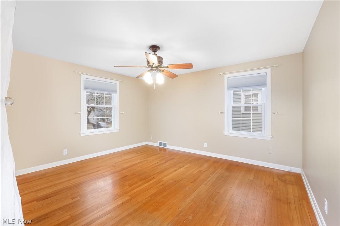447 Malvern Road Akron, OH 44303 - Photo 16 of 33 Master Bedroom / Upstairs