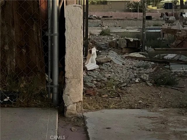 a view of entryway with a front door