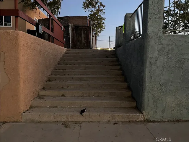 a view of entryway with a front door