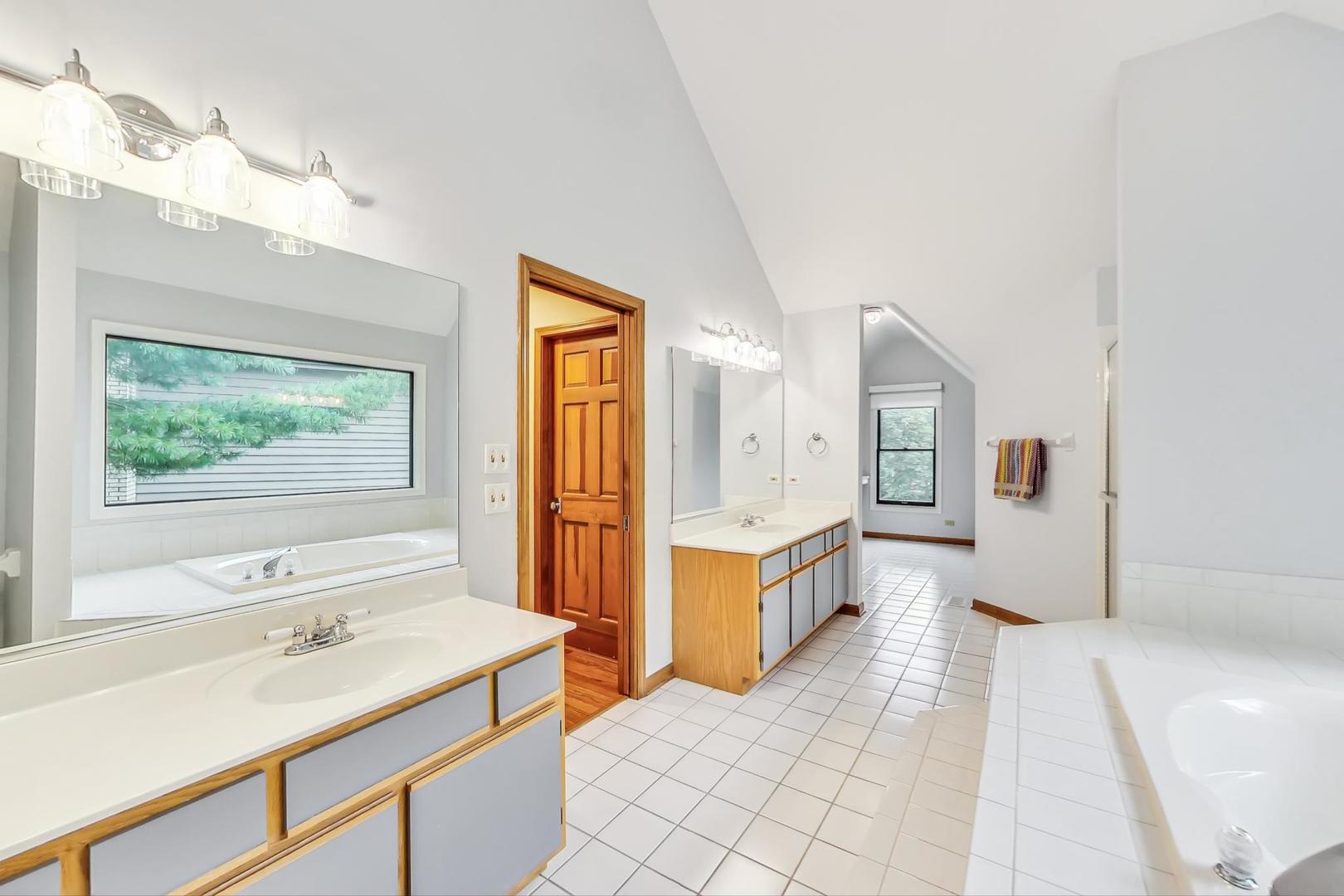 6333 Greene Road Woodridge, IL 60517 - Photo 15 of 35 Gallery Image 15