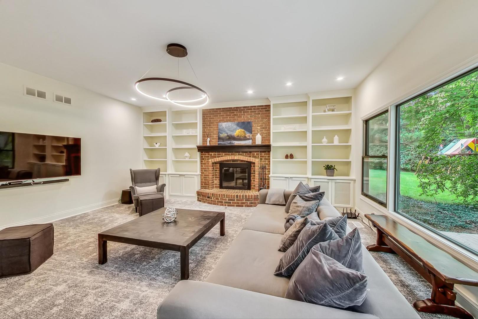 6333 Greene Road Woodridge, IL 60517 - Photo 8 of 35 Gallery Image 8