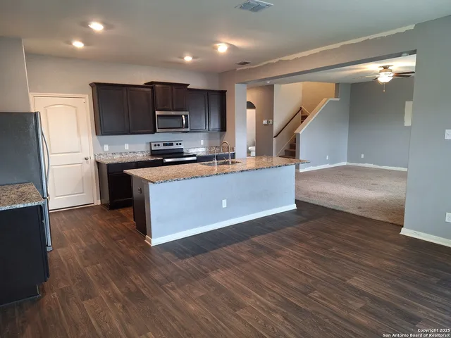 $1,950 | 3707 Vesper Branch, Von Ormy, TX 78073