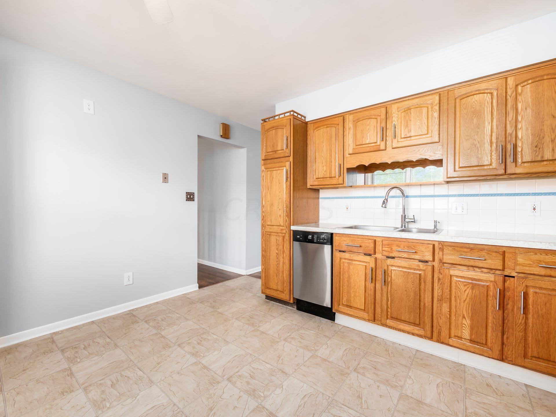 6515 Faircrest Road Columbus, OH 43229 - Photo 21 of 33 021_9424_i 6515 Faircrest 039