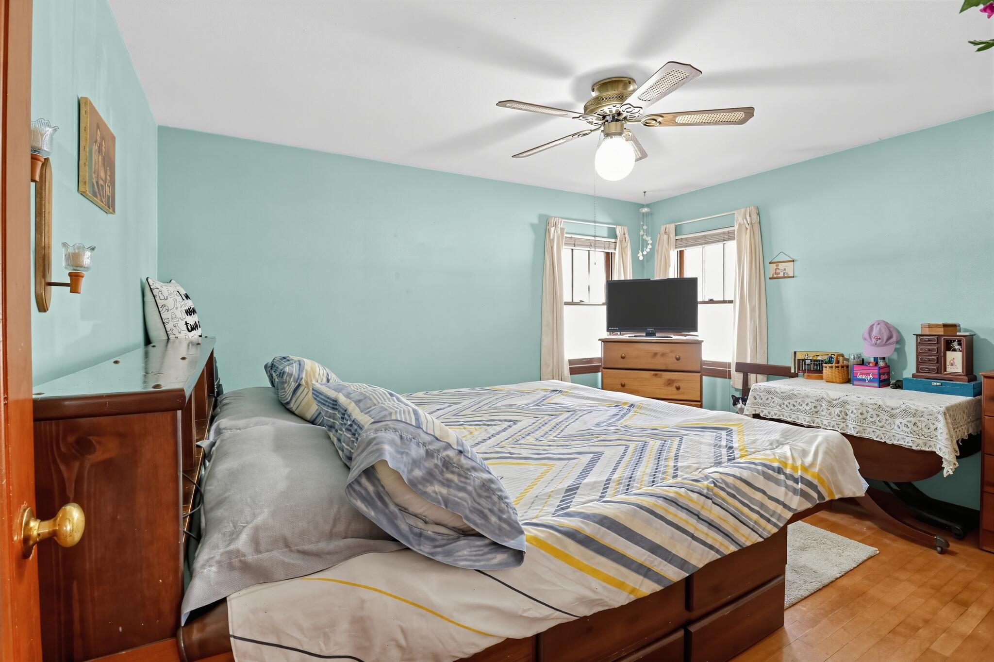 2515 Dombrowski Boulevard Racine, WI 53405 - Photo 11 of 22 24_2515_Dombrowski_Blvd-Bedroom-6646