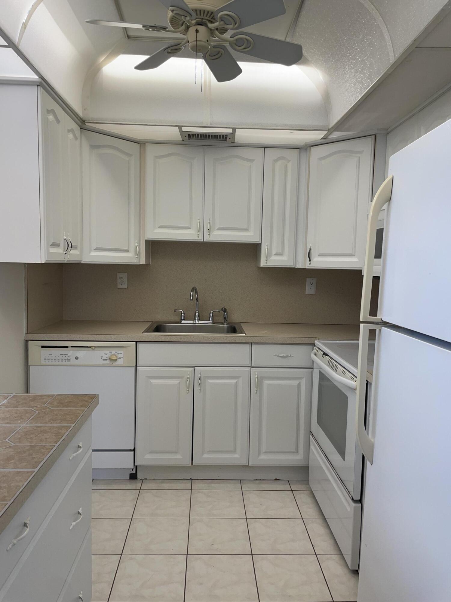 421 Normandy Lane Delray Beach, FL 33484 - Photo 3 of 21 IMG_7380