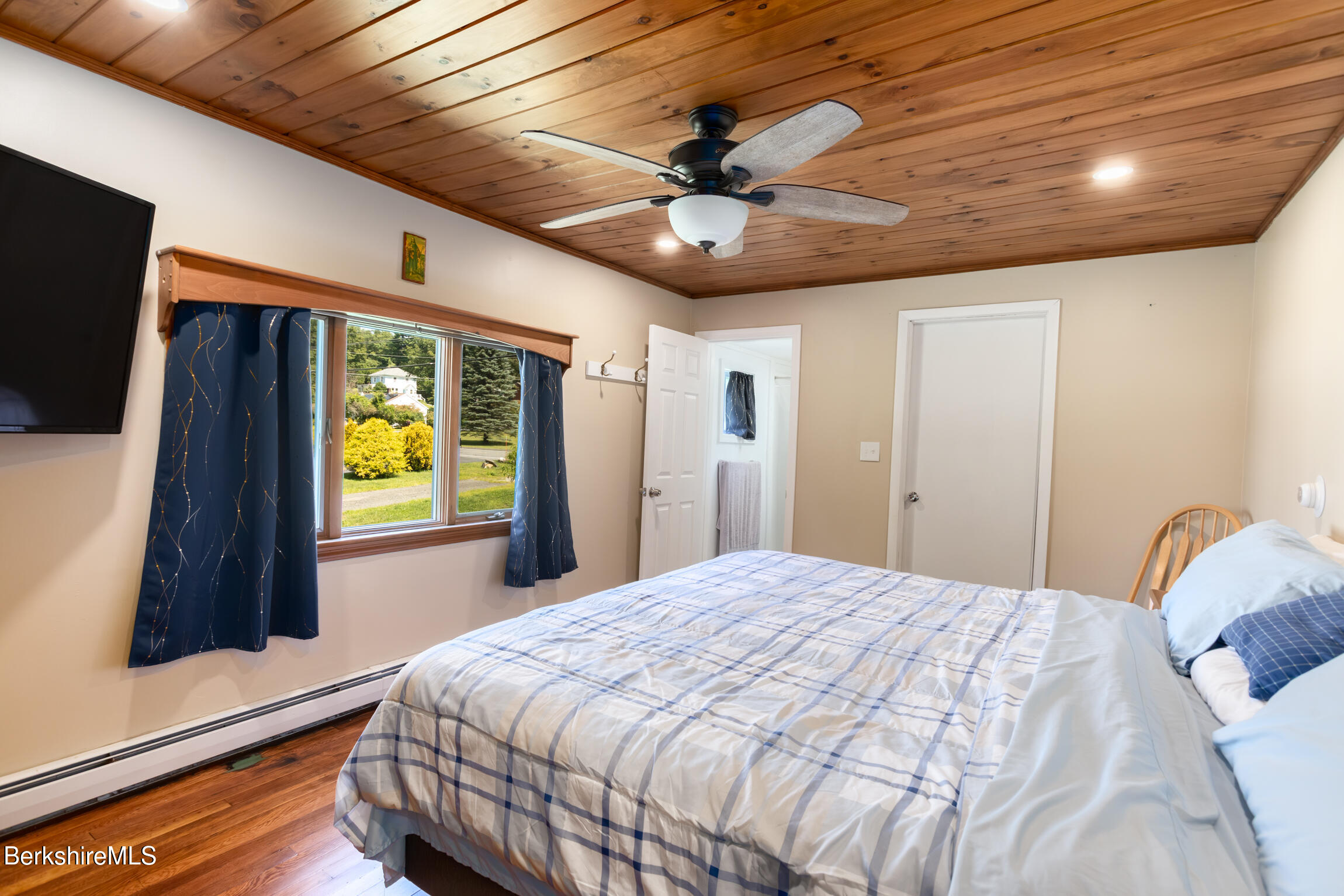 561 Pecks Road Pittsfield, MA 01201 - Photo 22 of 32 Primary Bedroom