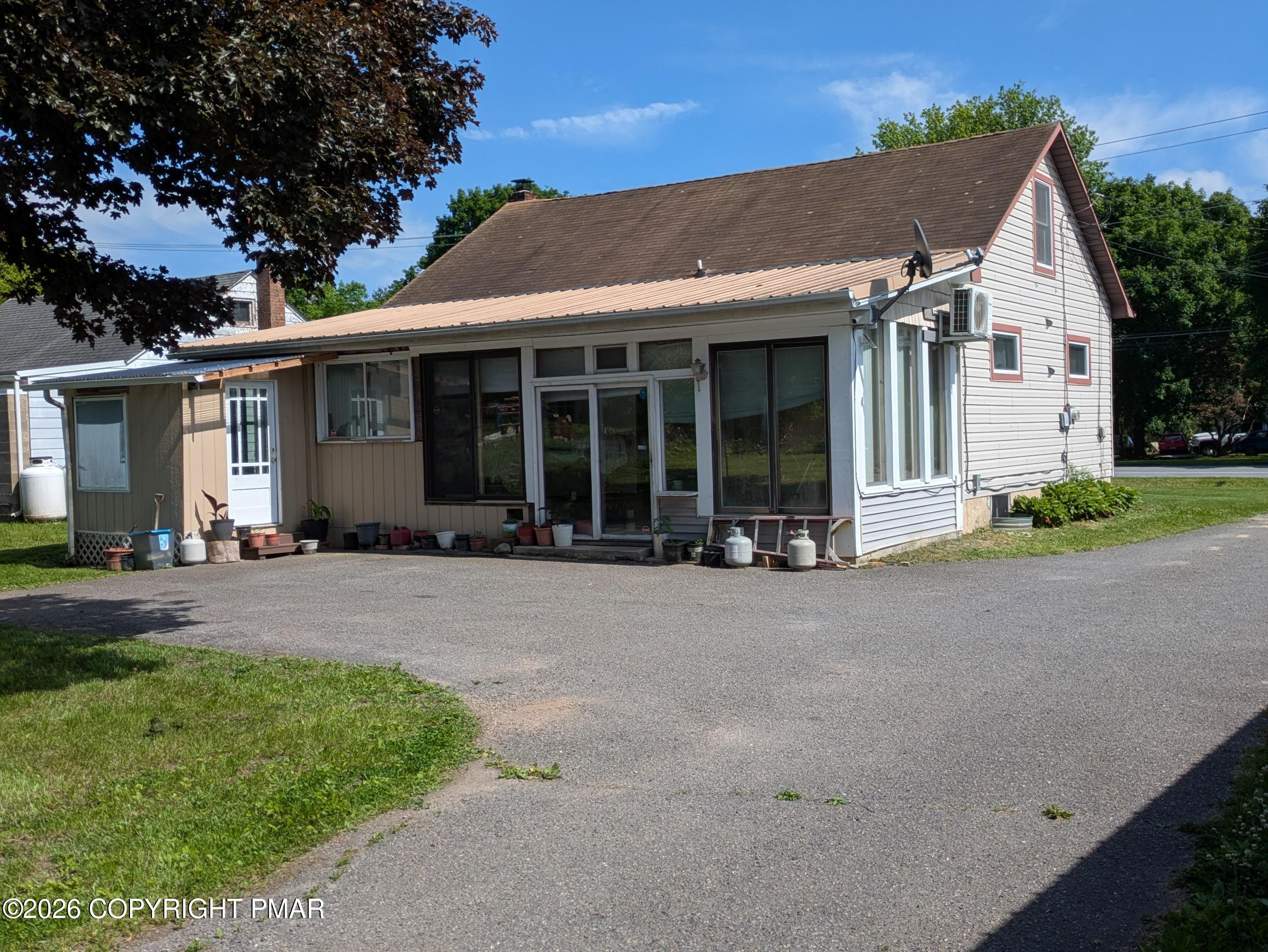 1085 Interchange Road Gilbert, PA 18331 - Photo 6 of 28 PXL_20260527_194520276