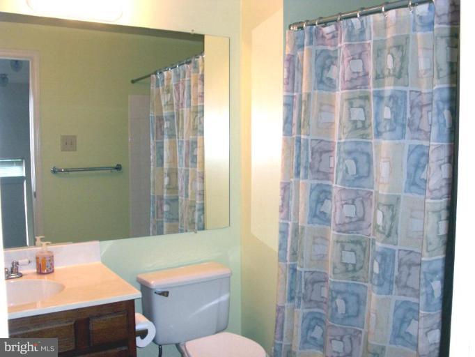15001 Shamrock Ridge Road Silver Spring, MD 20906 - Photo 2 of 29 Hallway Bath