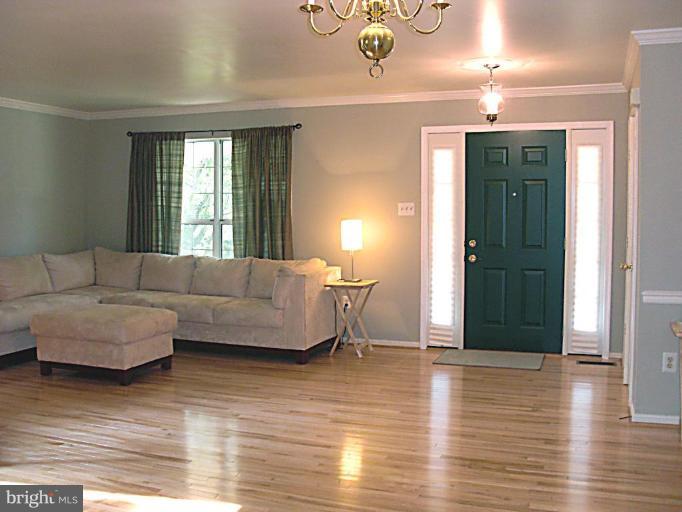 15001 Shamrock Ridge Road Silver Spring, MD 20906 - Photo 13 of 29 Entrance / Foyer