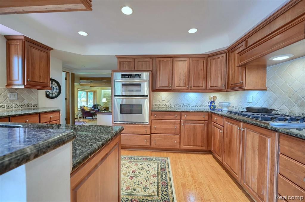 865 Briar Court Rochester Hills, MI 48309 - Photo 7 of 39