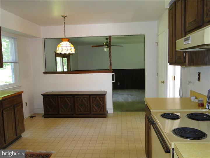 407 Warren Road West Chester, PA 19382 - Photo 6 of 12 Kitchen