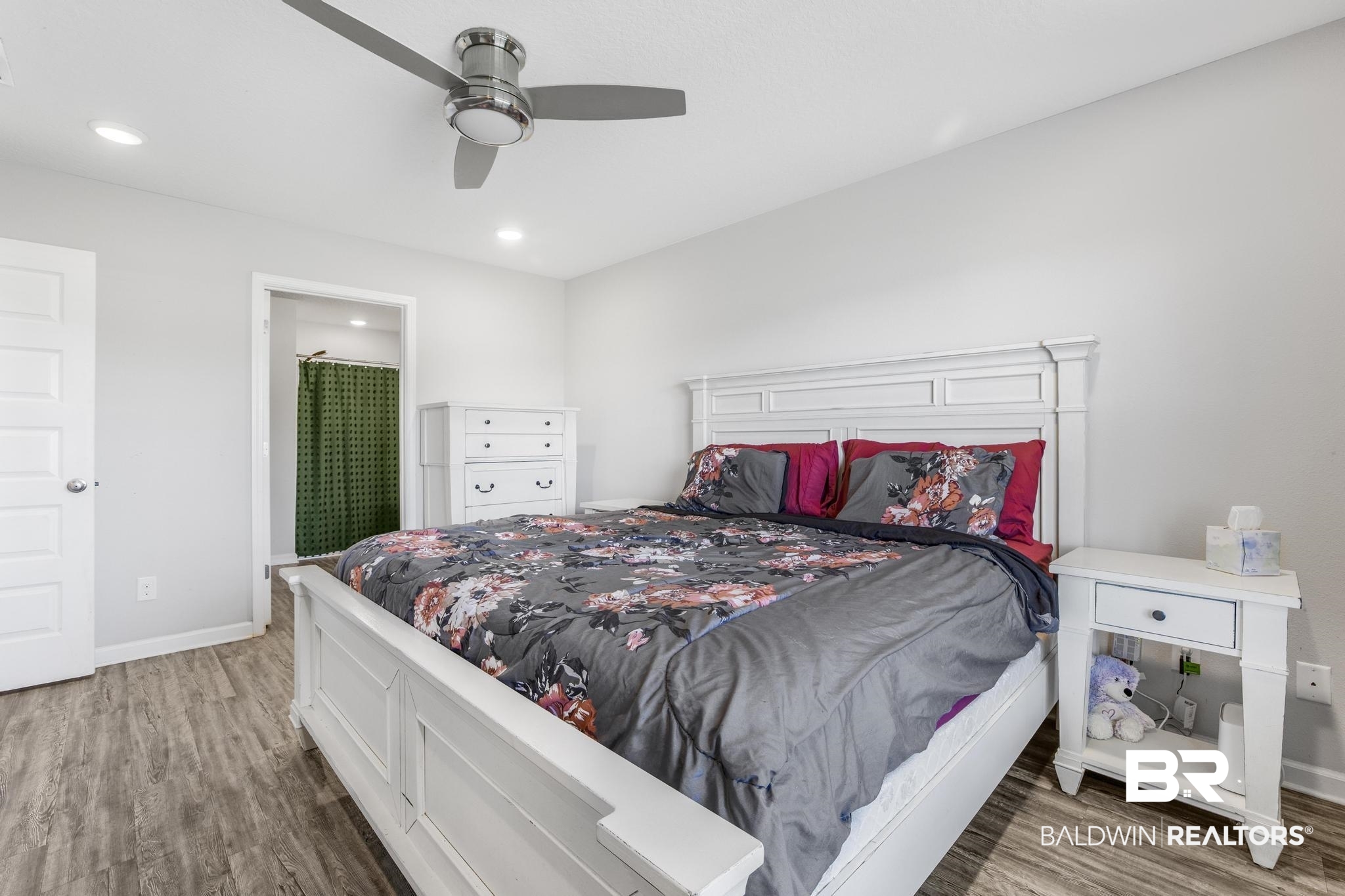 10738 Ridgeview Drive Mobile, AL 36608 - Photo 24 of 48 Bedroom with light wood finished floors, ceiling fan, recessed lighting, and ensuite bath