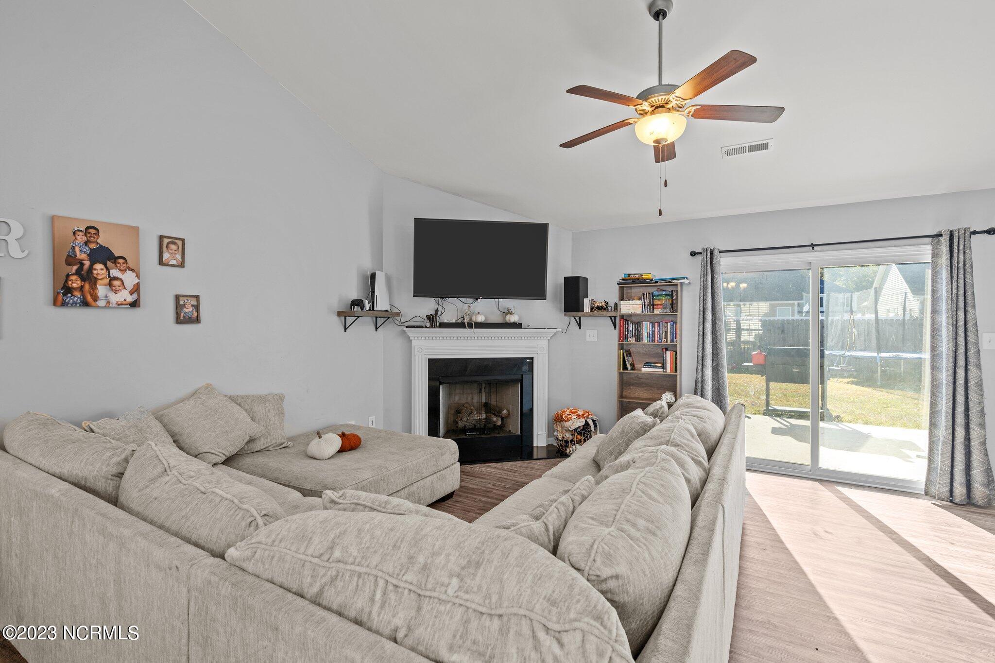 333 Station House Road New Bern, NC 28562 - Photo 6 of 33 25-web-or-mls-2I3A0054