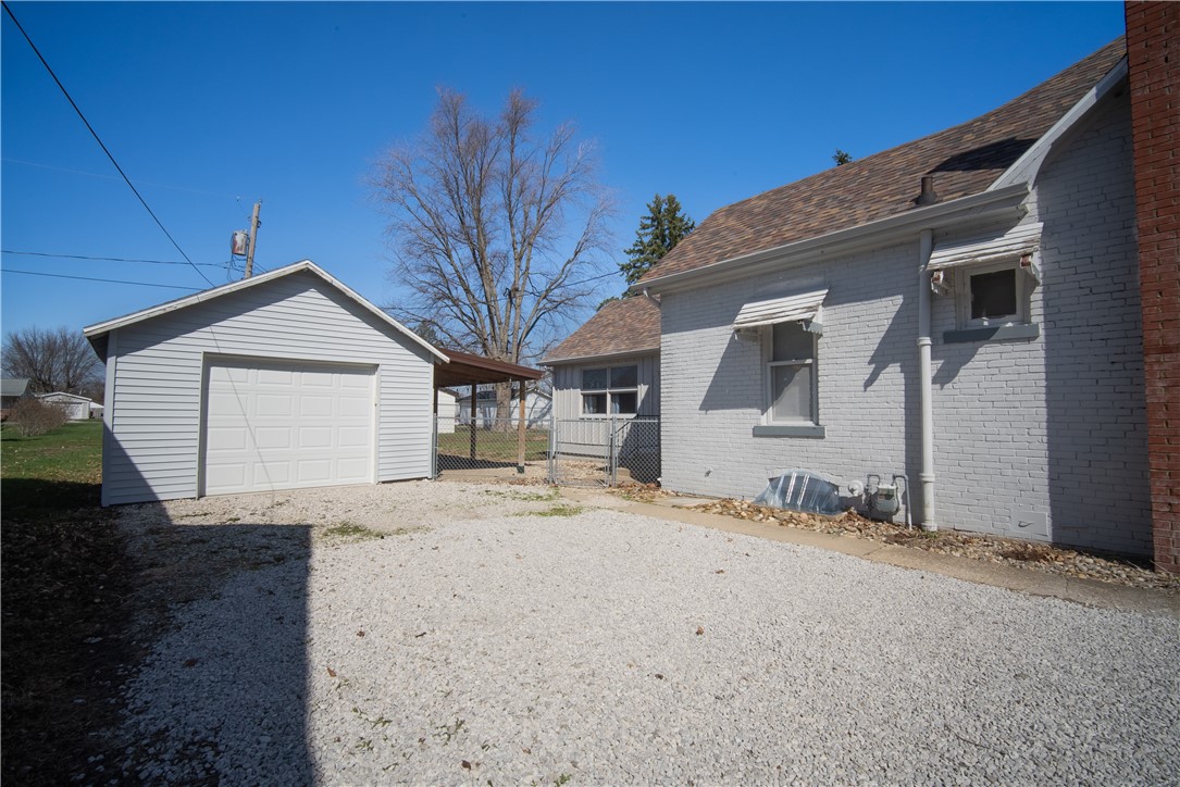 109 East 9th Street Georgetown, IL 61846 - Photo 2 of 14 Driveway View