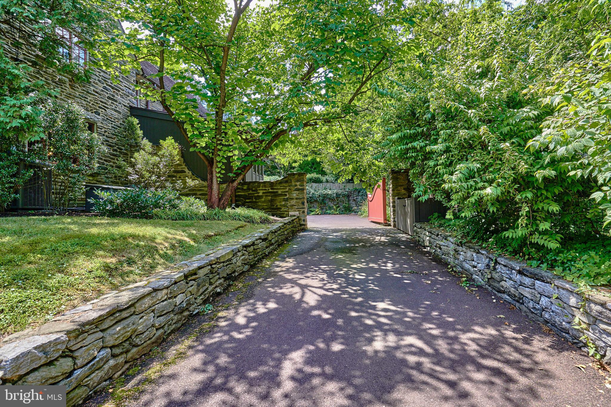 15 East Hampton Road Philadelphia, PA 19118 - Photo 53 of 55 Driveway to Courtyard