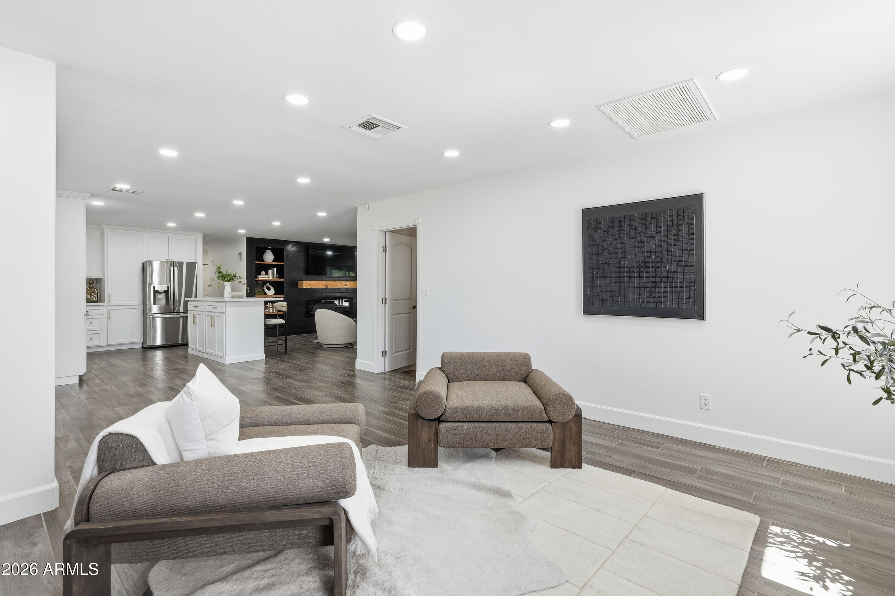 2266 East Willis Road Gilbert, AZ 85297 - Photo 8 of 95